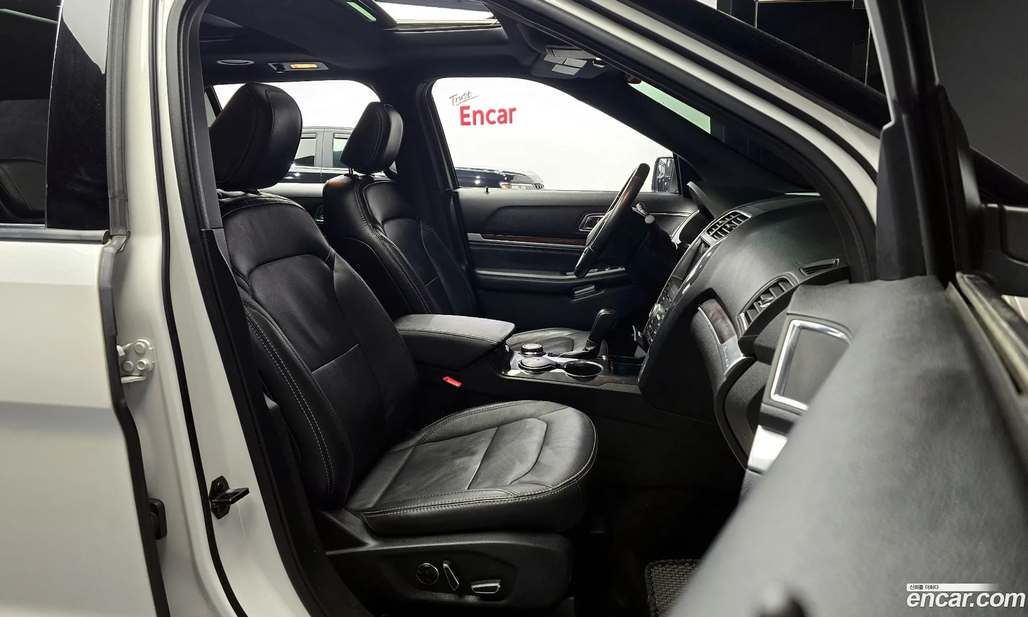 Ford Explorer 2018 1FM5K8FH7JGA09536 — 10