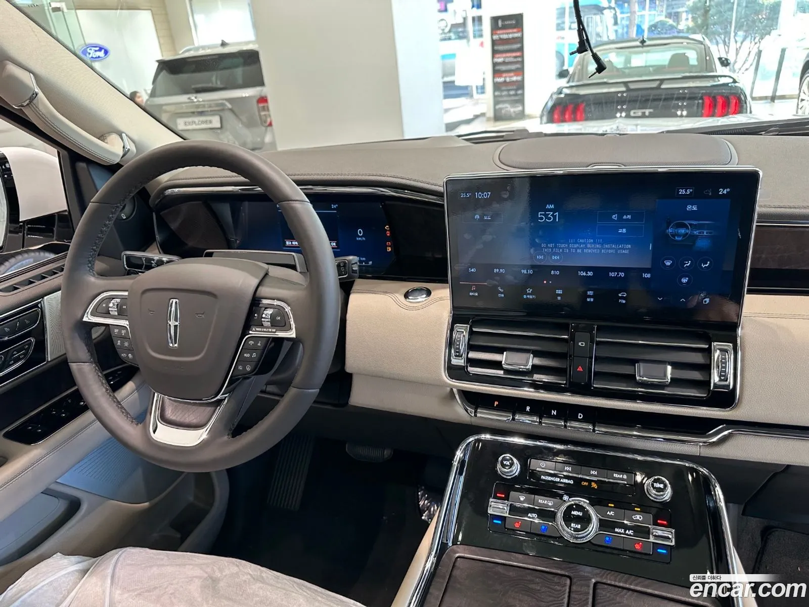 Lincoln Navigator 2022 — 9