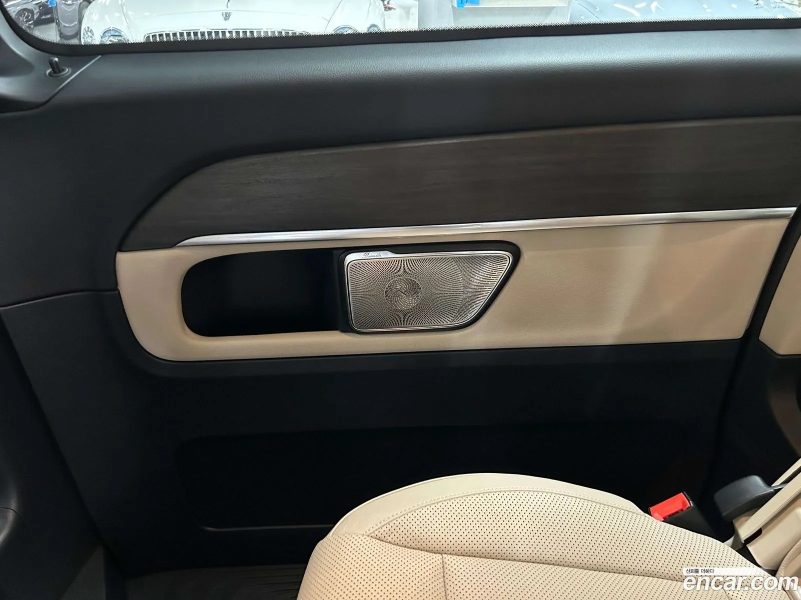 Mercedes-Benz V-Class 2025 — 11