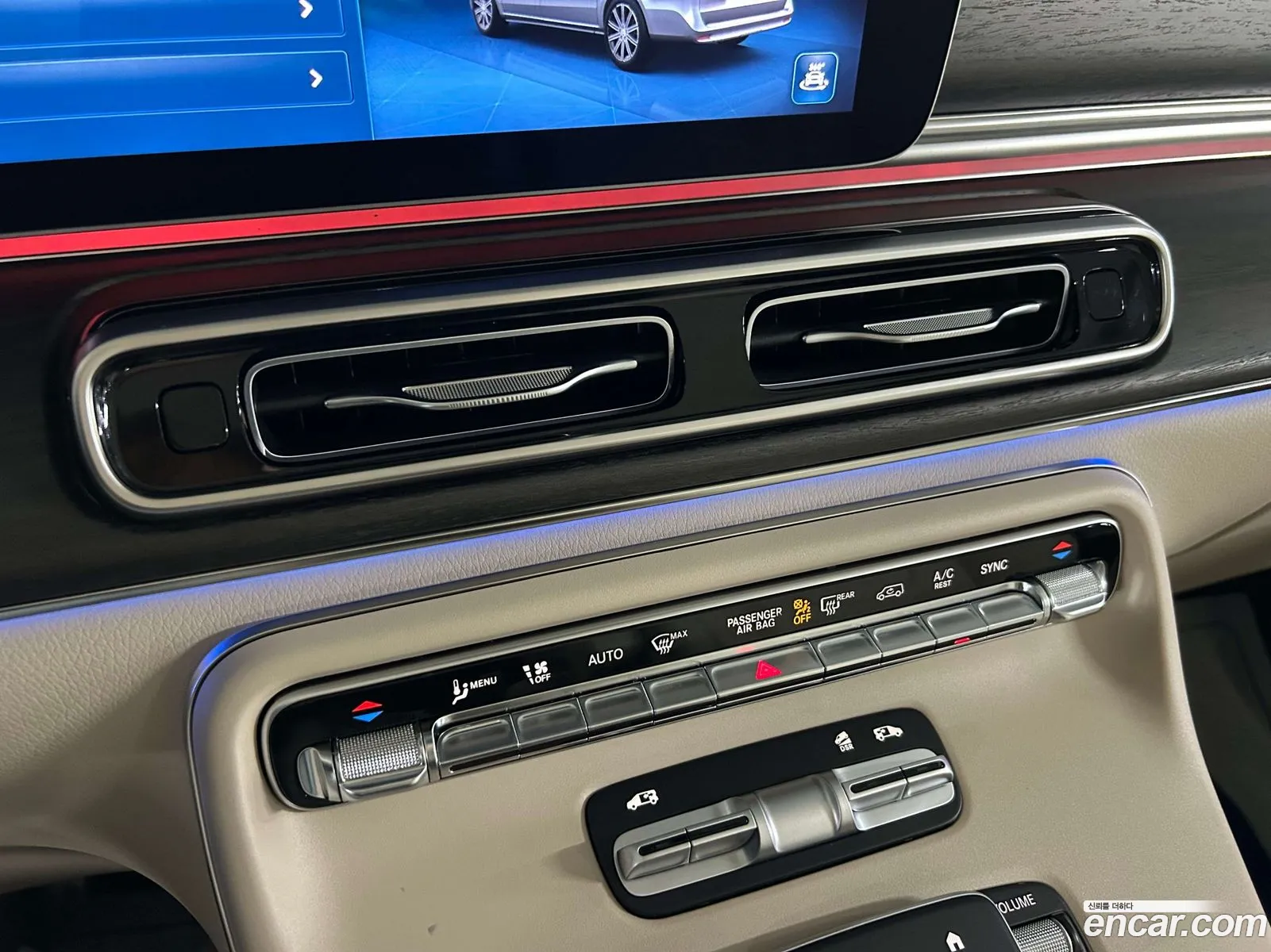 Mercedes-Benz V-Class 2025 — 12