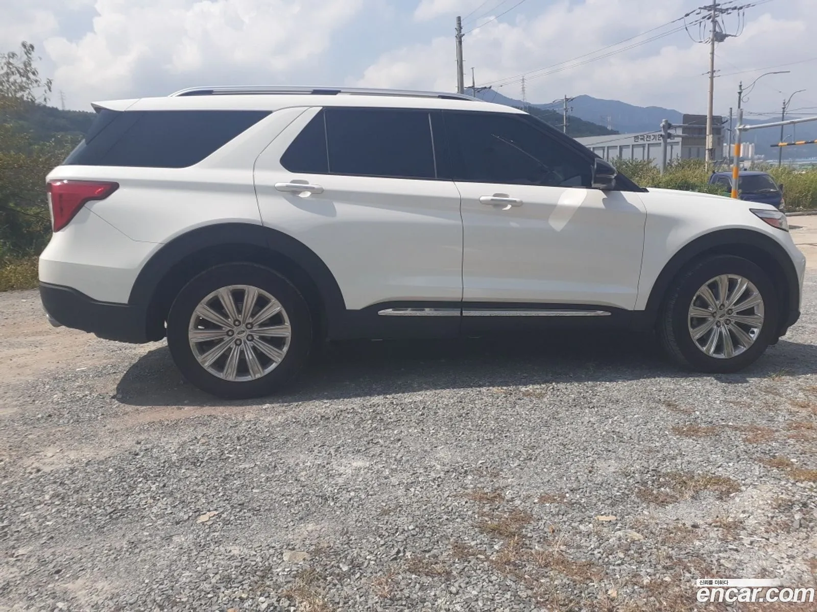 Ford Explorer 6th Gen 2022 — 13
