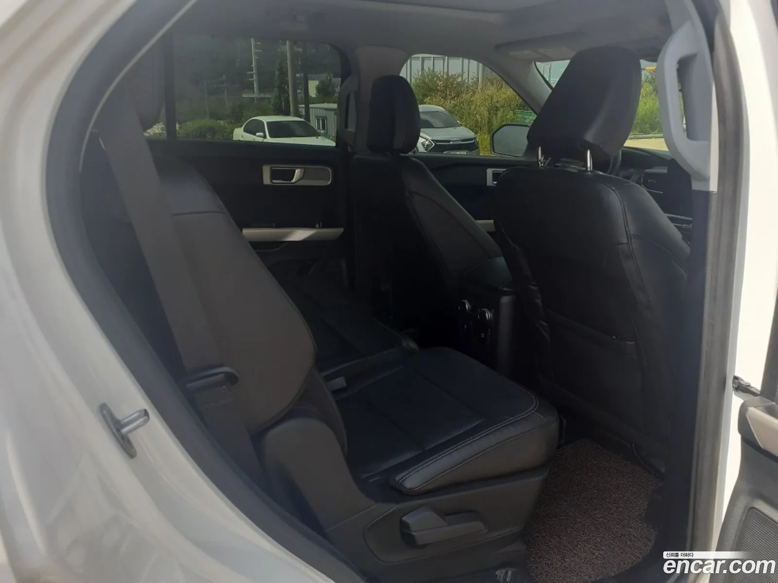 Ford Explorer 6th Gen 2022 — 8