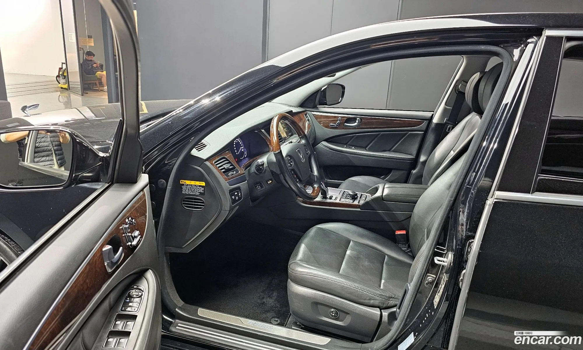 Hyundai Equus 2013 — 17
