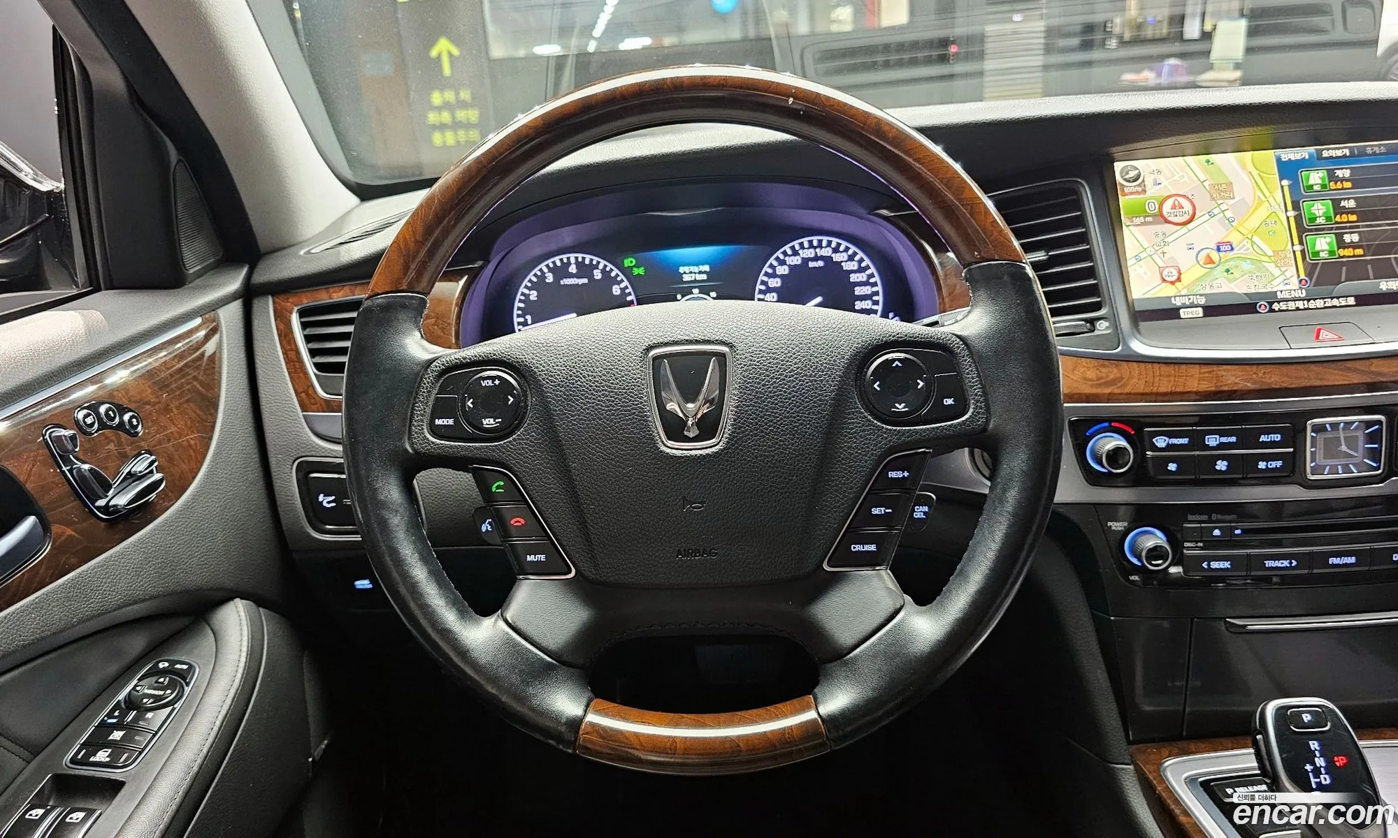 Hyundai Equus 2013 — 16