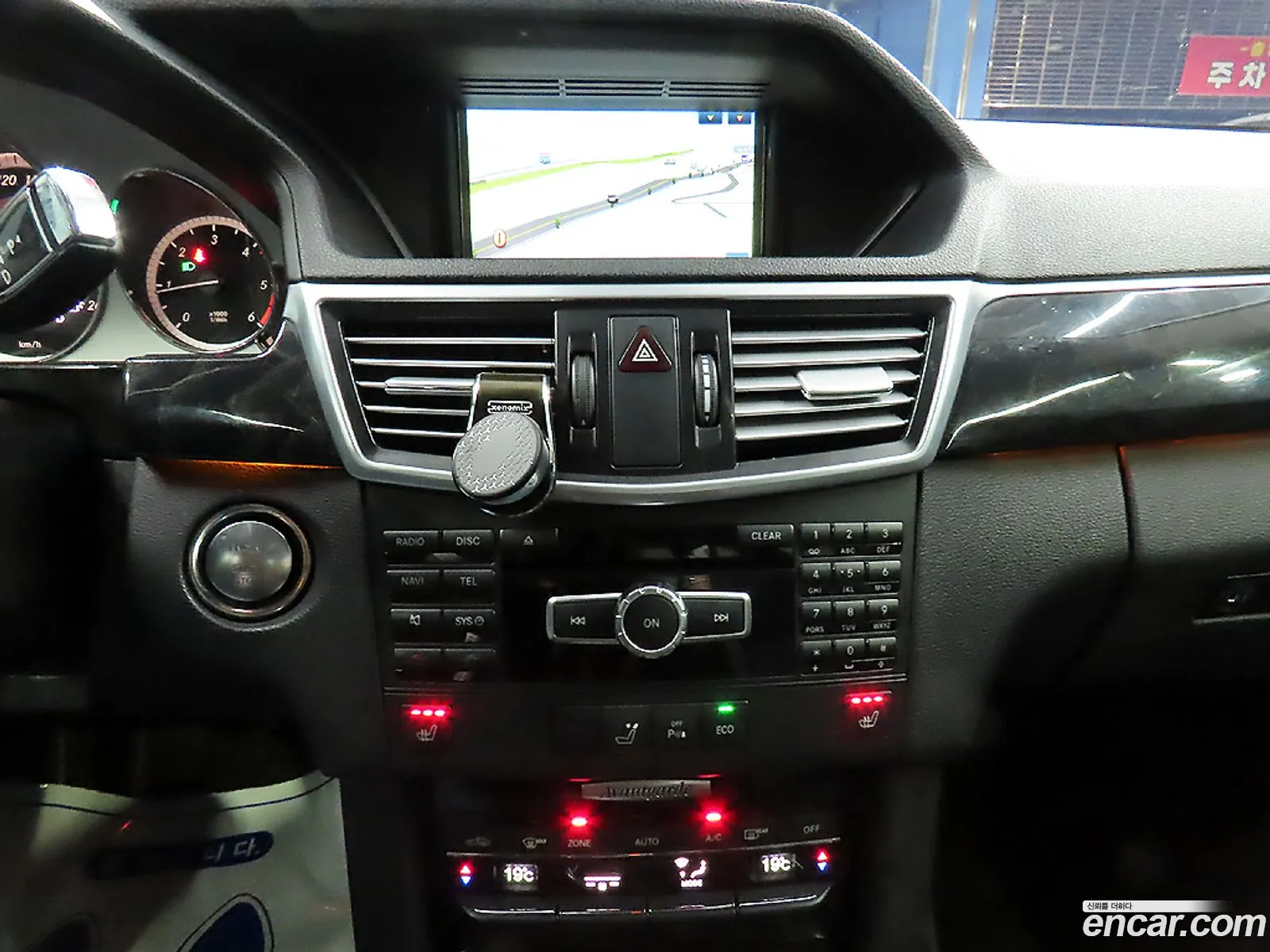 Mercedes-Benz E-Class W212 2013 — 19