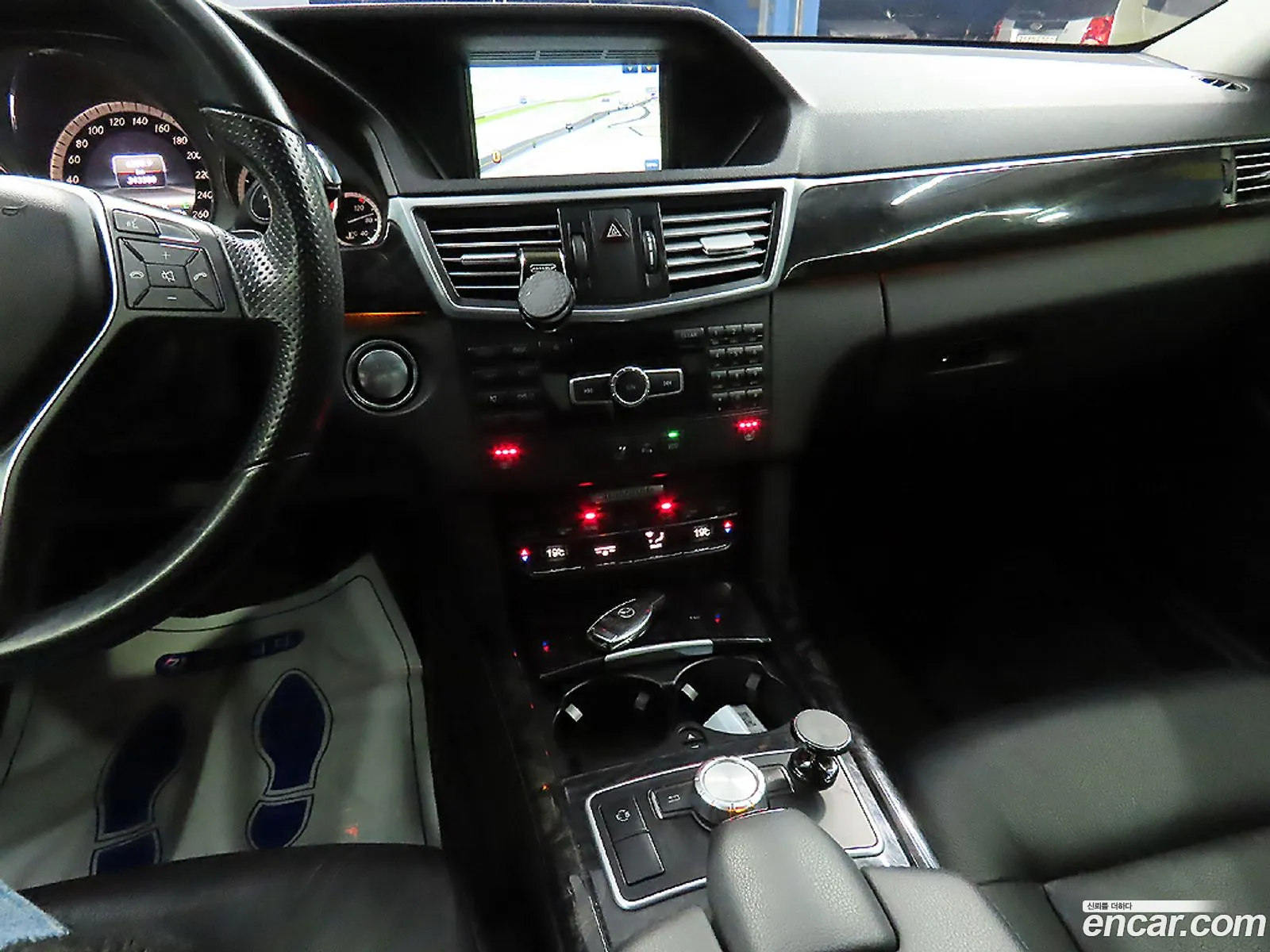 Mercedes-Benz E-Class W212 2013 — 17