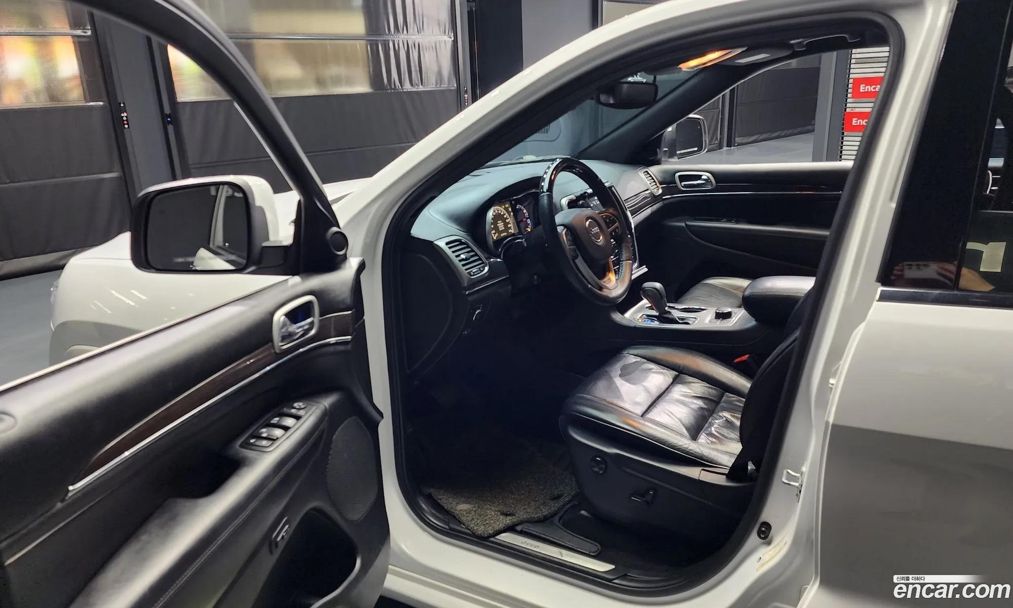 Jeep Grand Cherokee 2018 1C4RJFCM0JC164077 — 12
