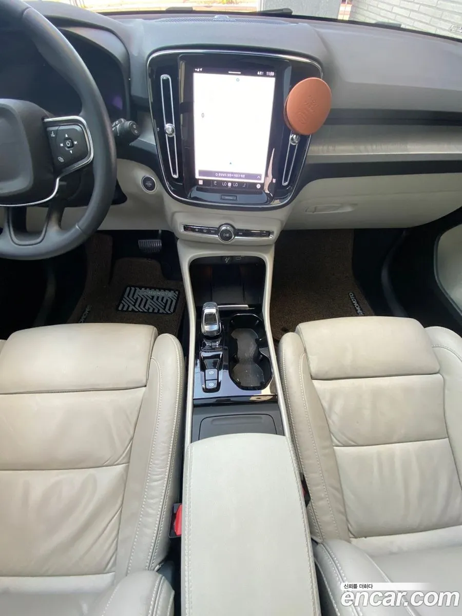 Volvo XC40 2023 — 4