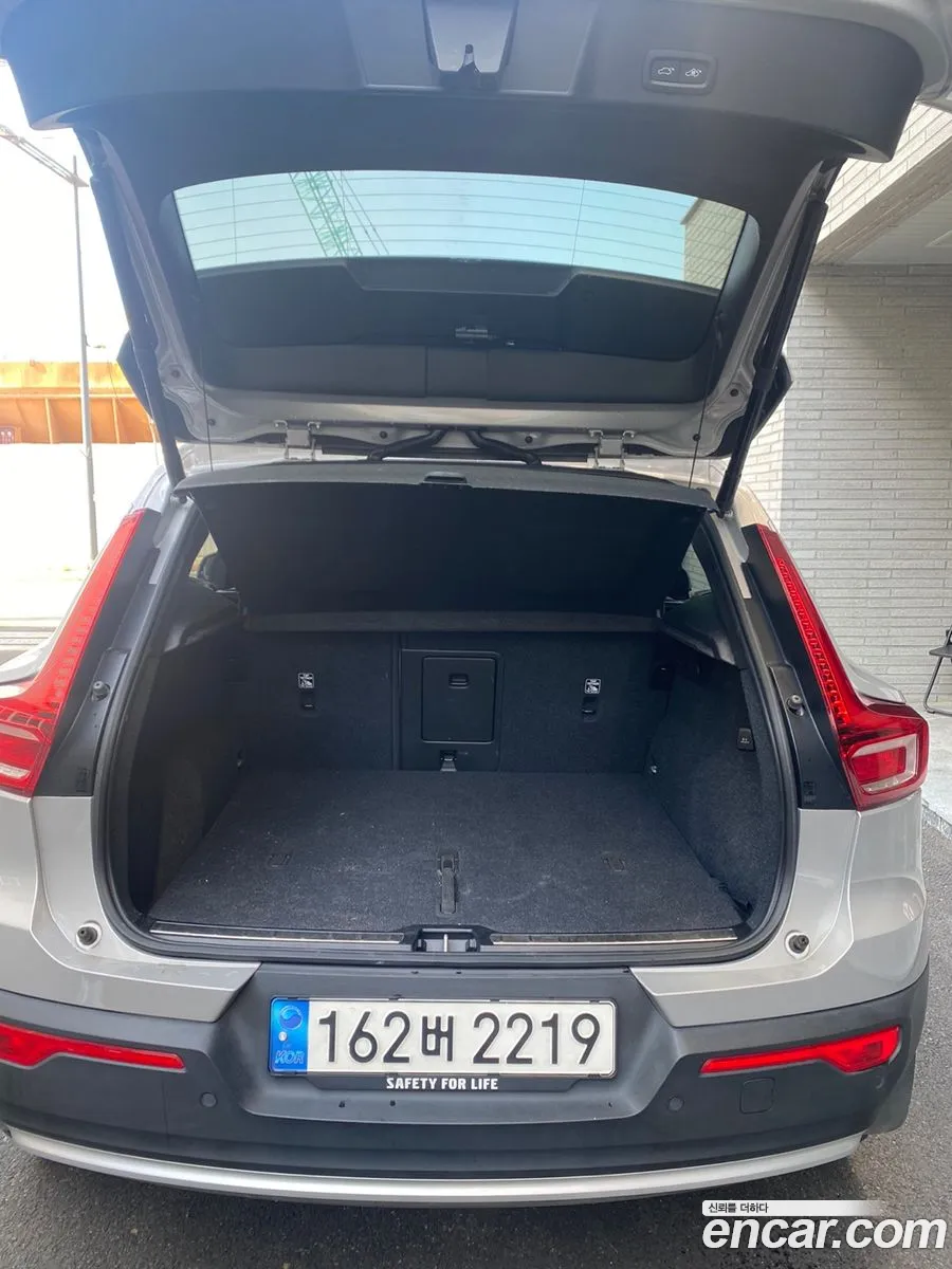 Volvo XC40 2023 — 2