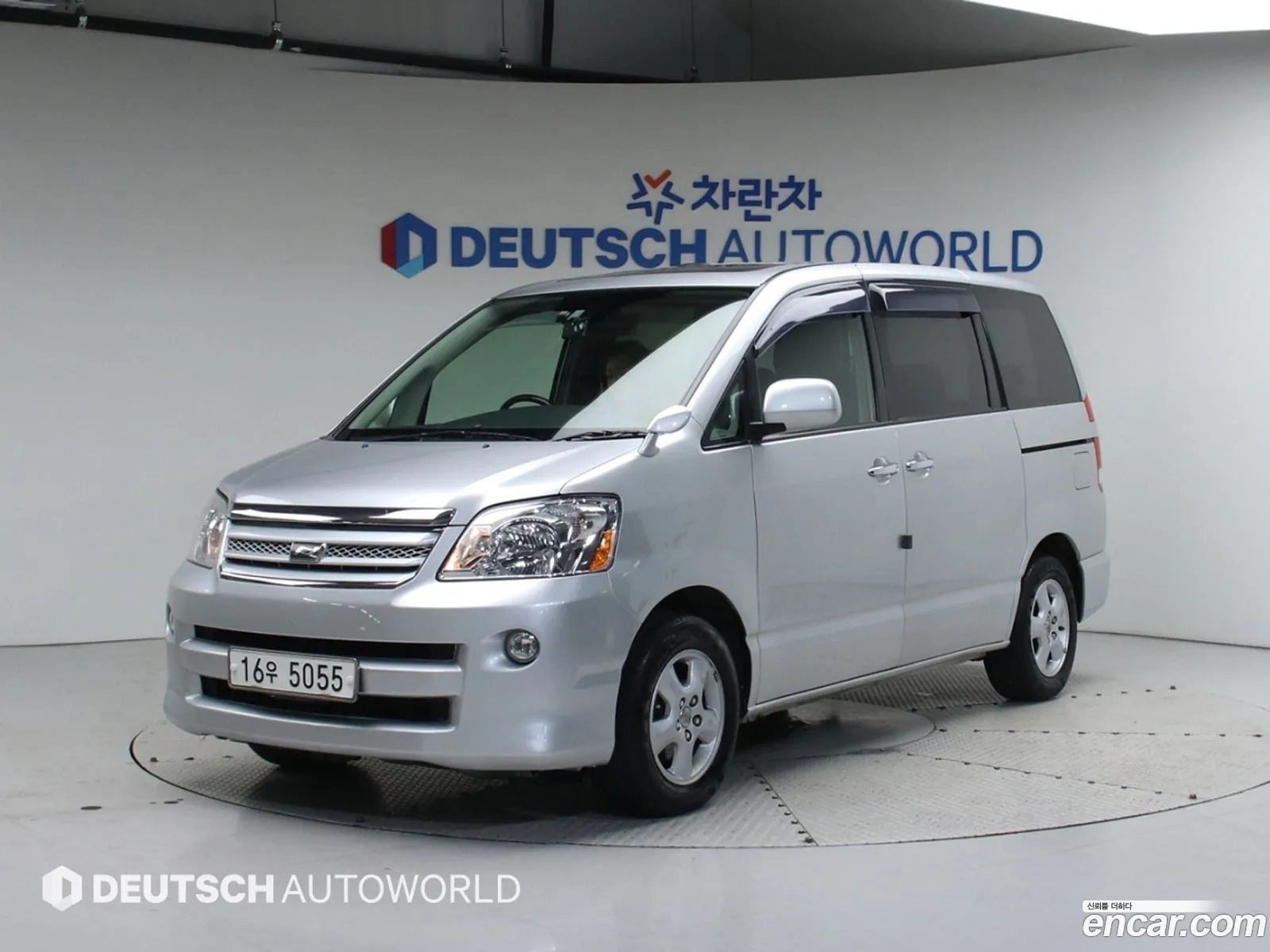 Toyota Noah 2005 — 13