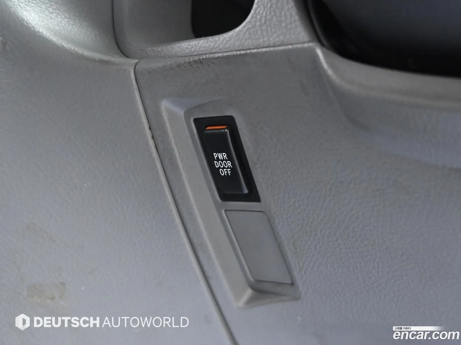 Toyota Noah 2005 — 12