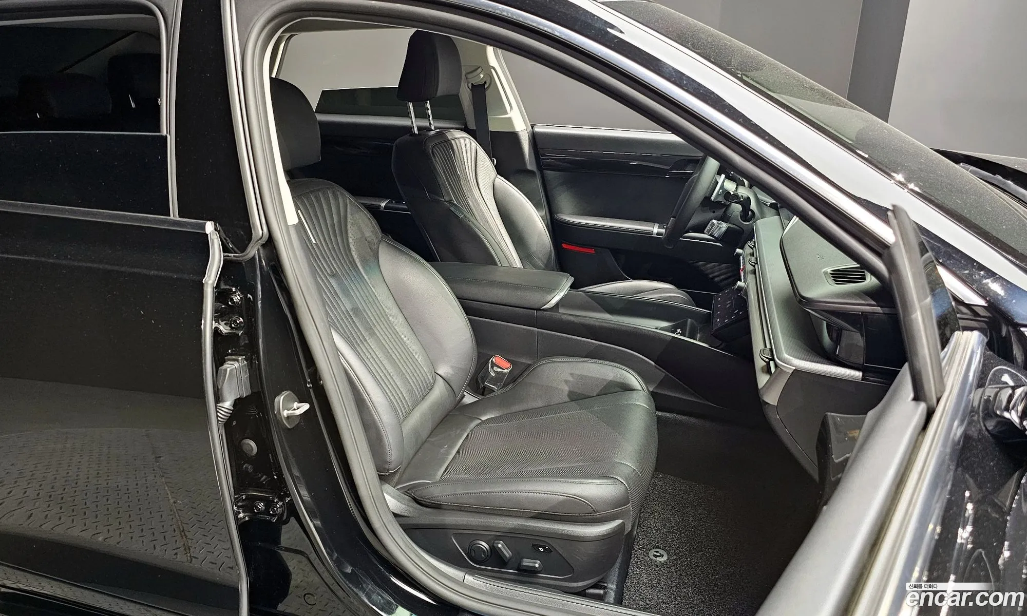 Hyundai Grandeur 2023 — 17