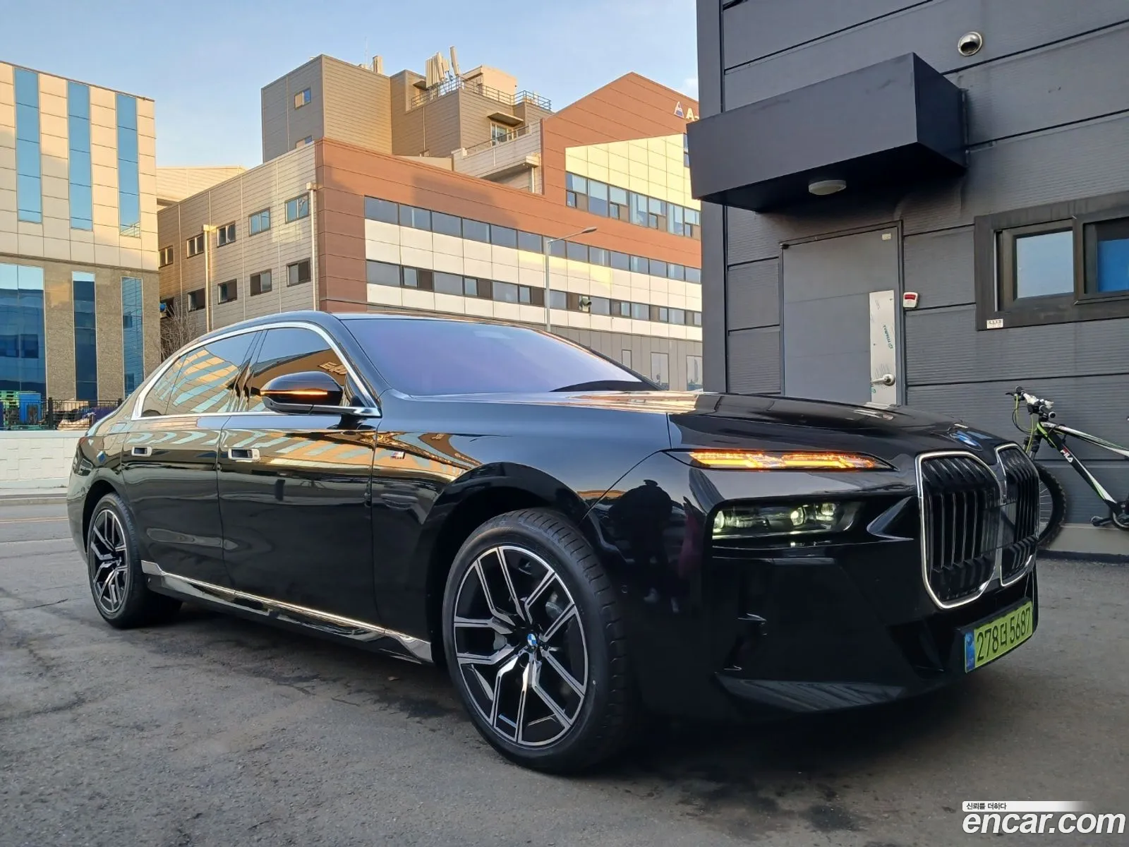 BMW 7 Series 2025 — 8