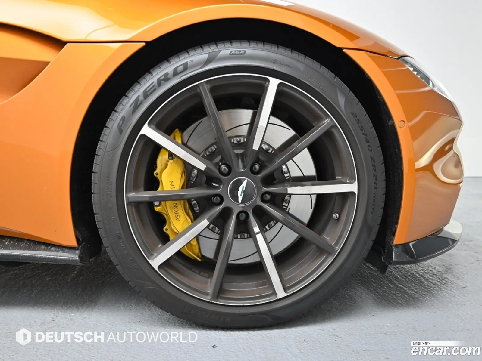 Aston Martin Vantage 2023 — 17