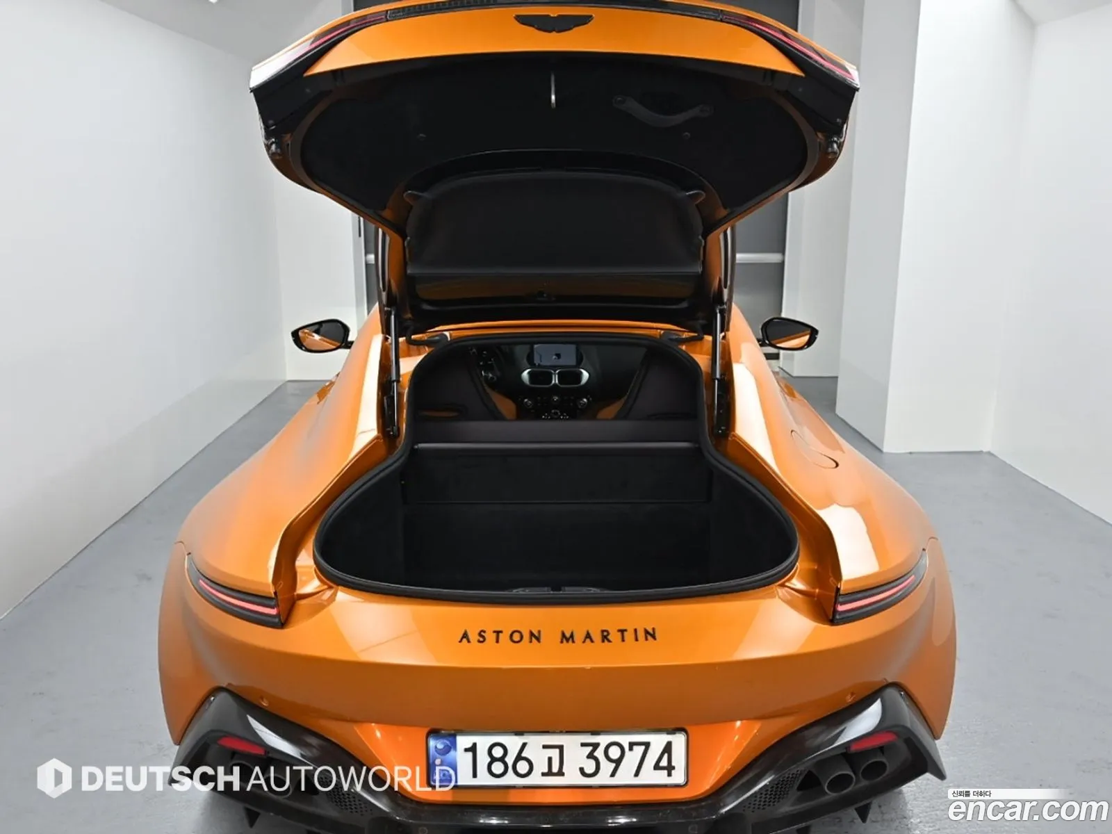 Aston Martin Vantage 2023 — 14