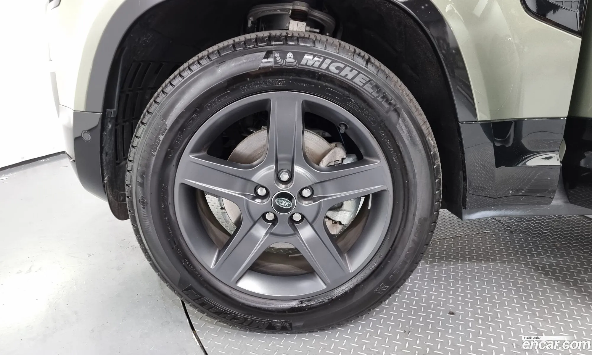 Land Rover Defender 2024 72373733737277237 — 11