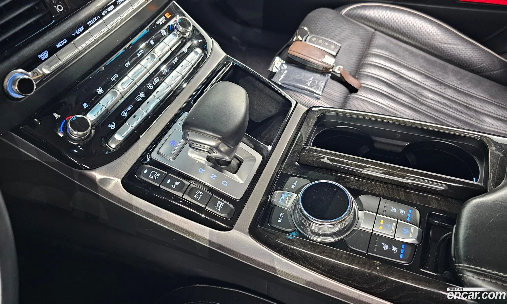 Genesis EQ900 2017 — 16