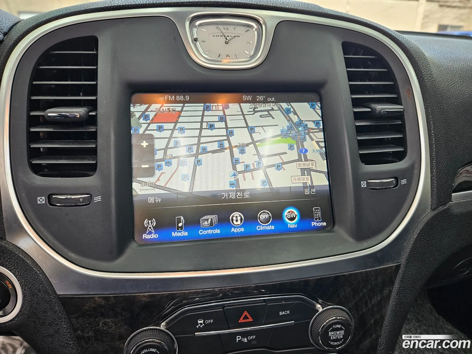 Chrysler 300C 2016 — 11