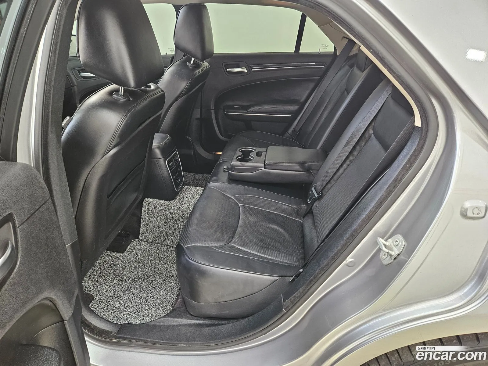 Chrysler 300C 2016 — 13