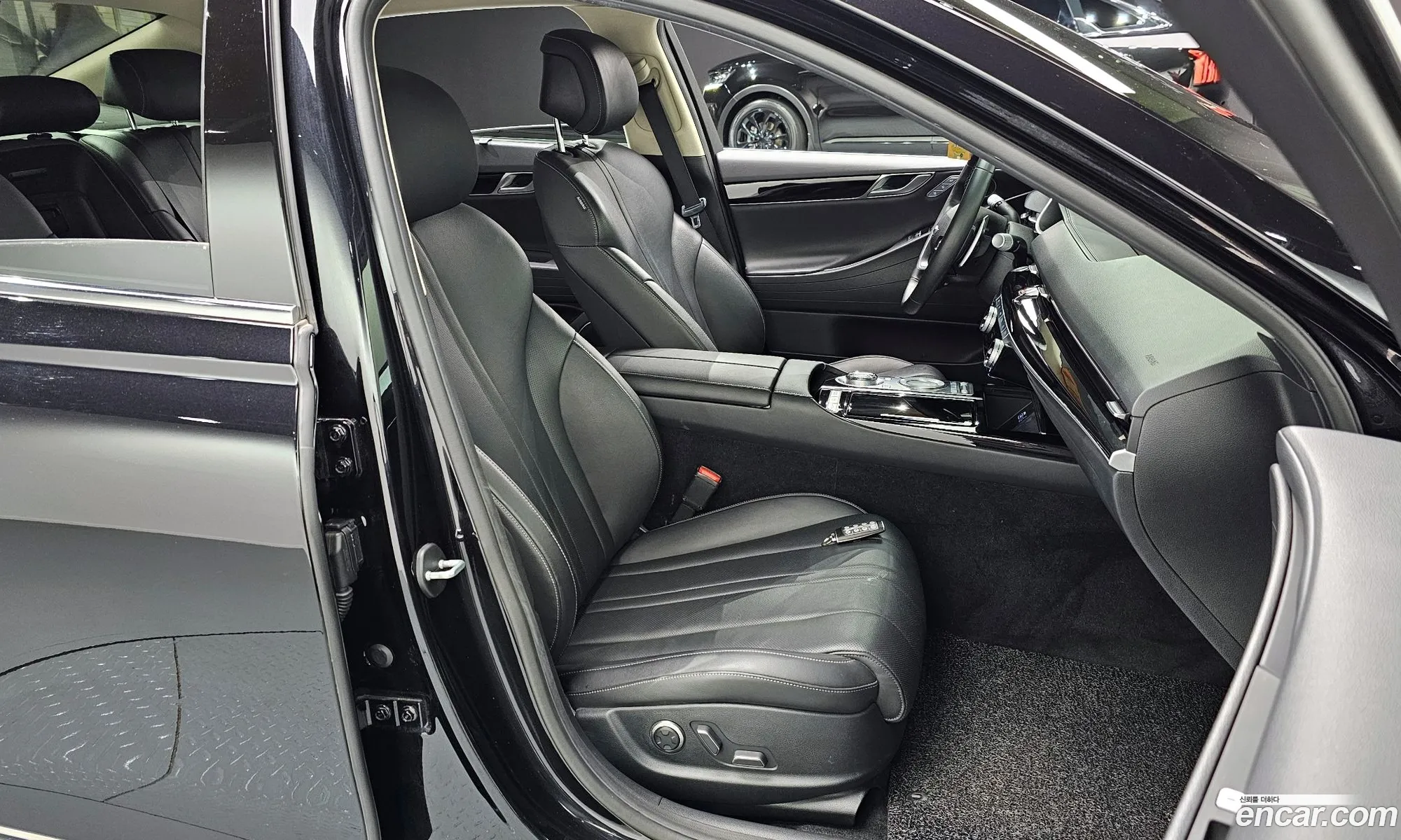 Genesis G80 2021 KMTGB41CBMU069982 — 8