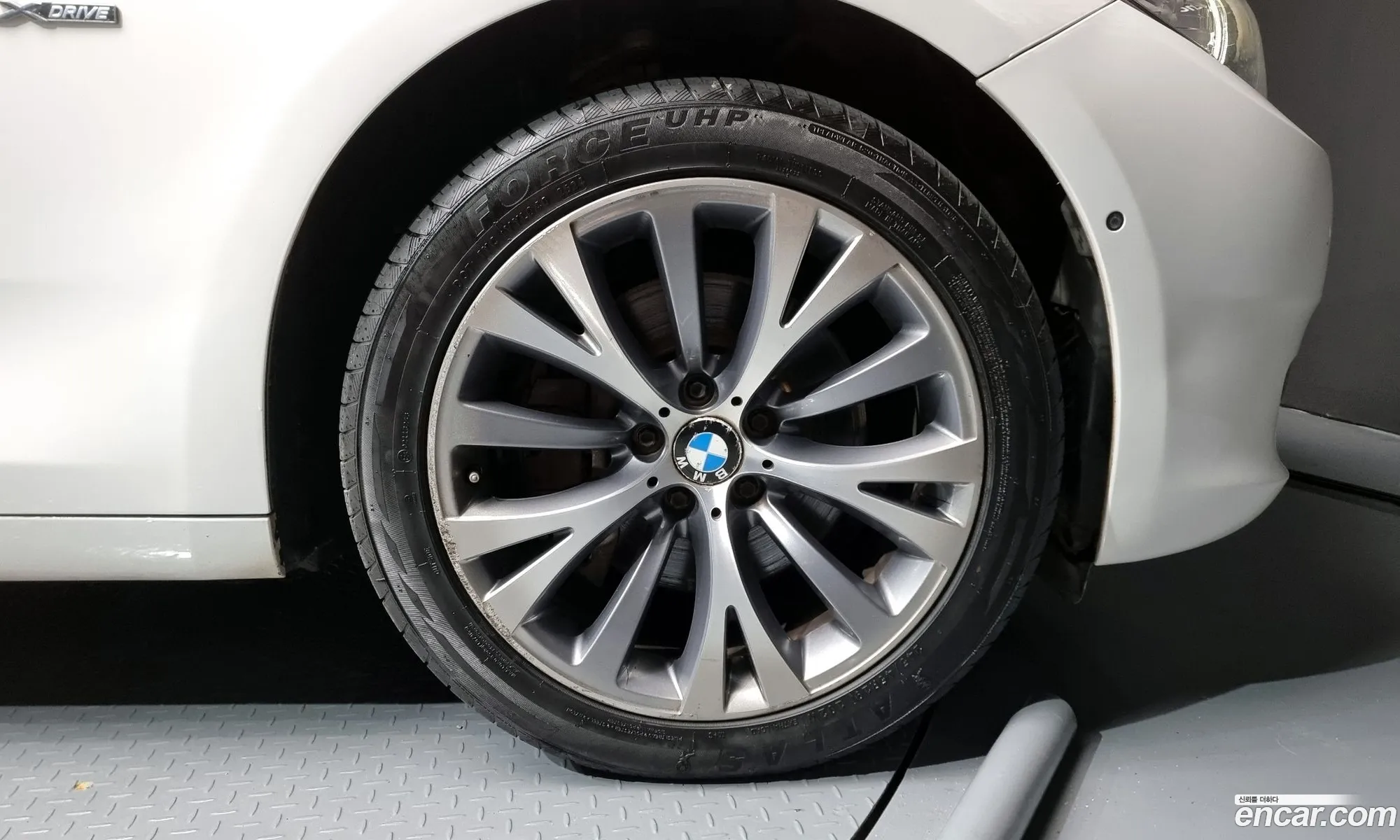 BMW 5 Series GT 2012 WBAXC2104DC989955 — 17