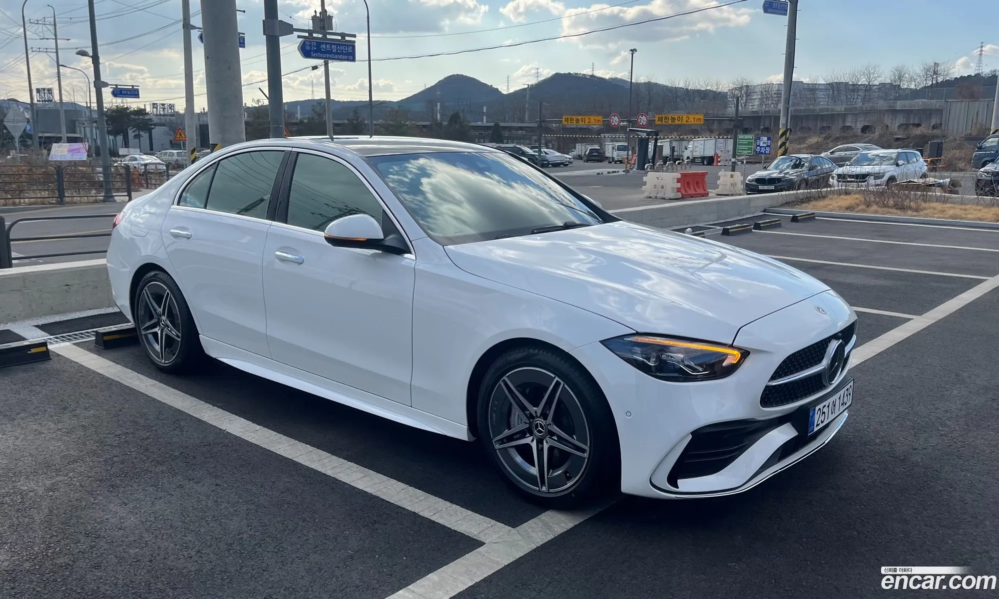 Mercedes-Benz C-Class W206 2025 — 19