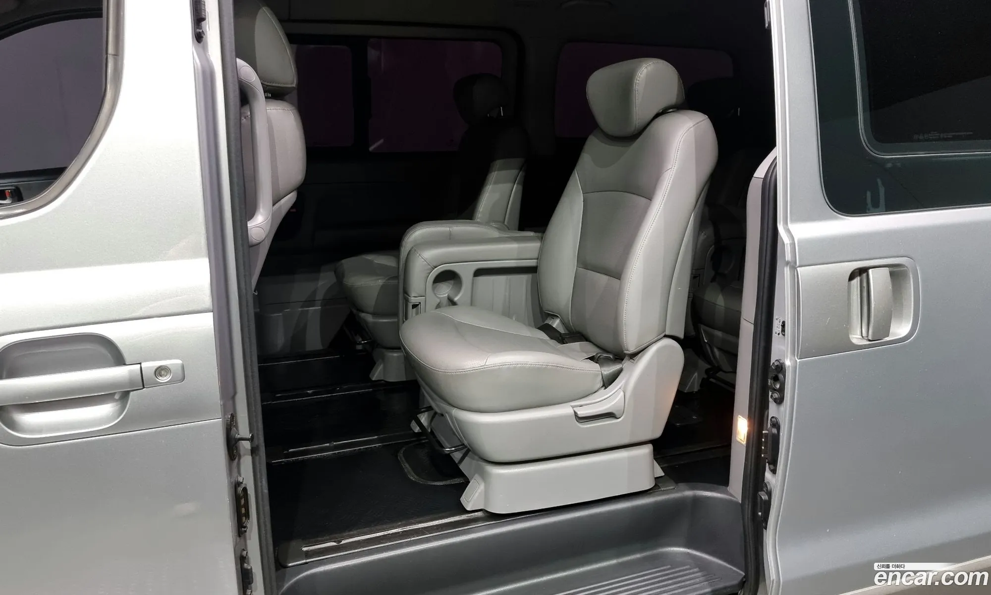 Hyundai Grand Starex 2014 — 18