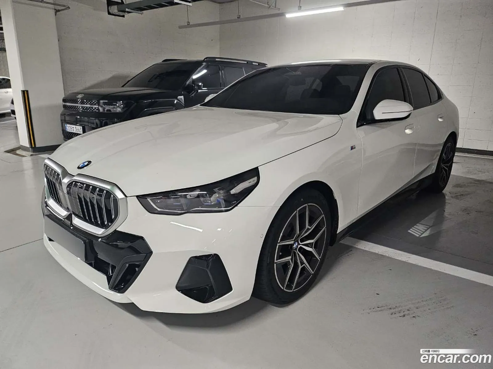 BMW 5 Series 2025 — 17