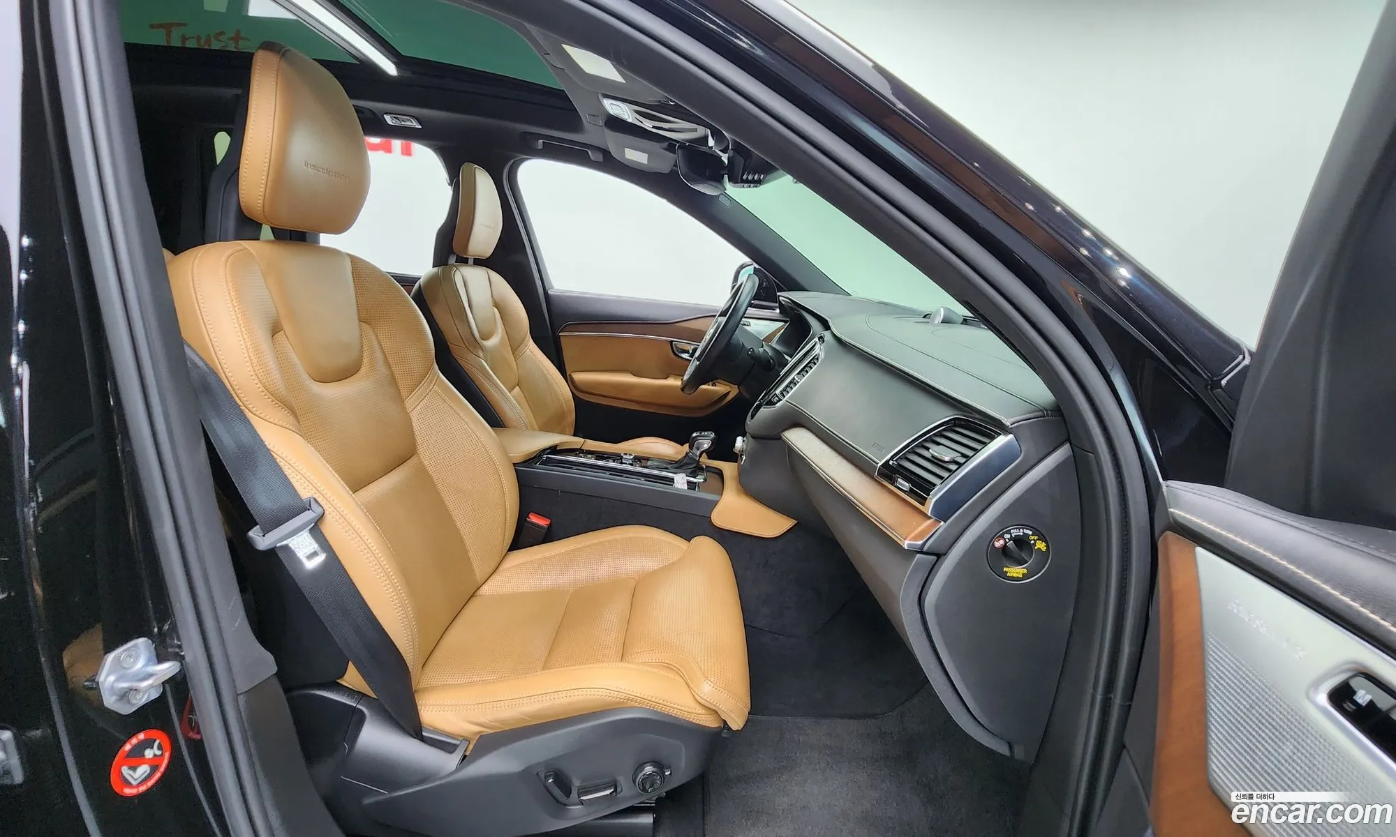 Volvo XC90 2017 YV1LFA22CH1147652 — 17