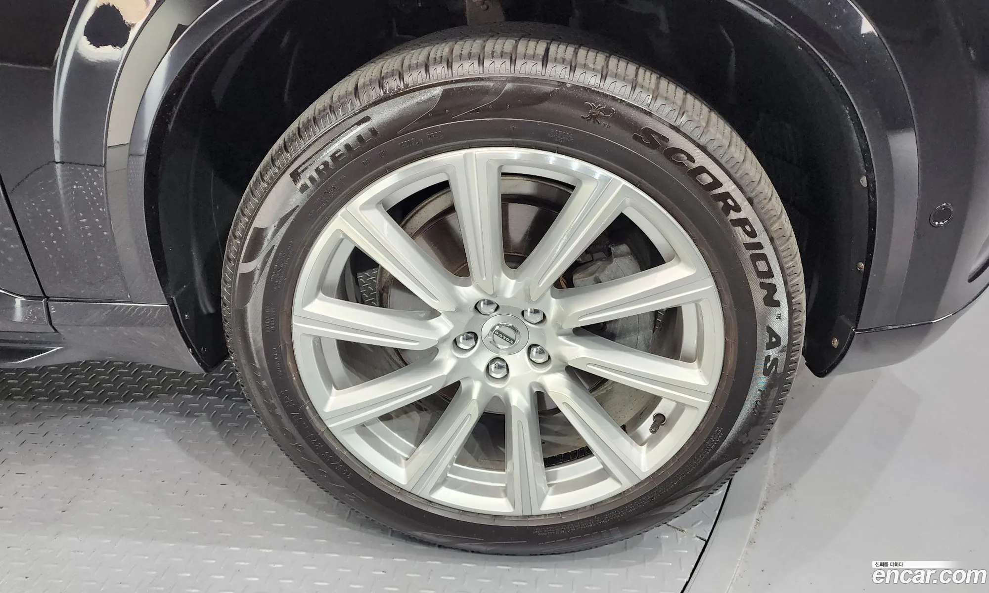 Volvo XC90 2017 YV1LFA22CH1147652 — 4
