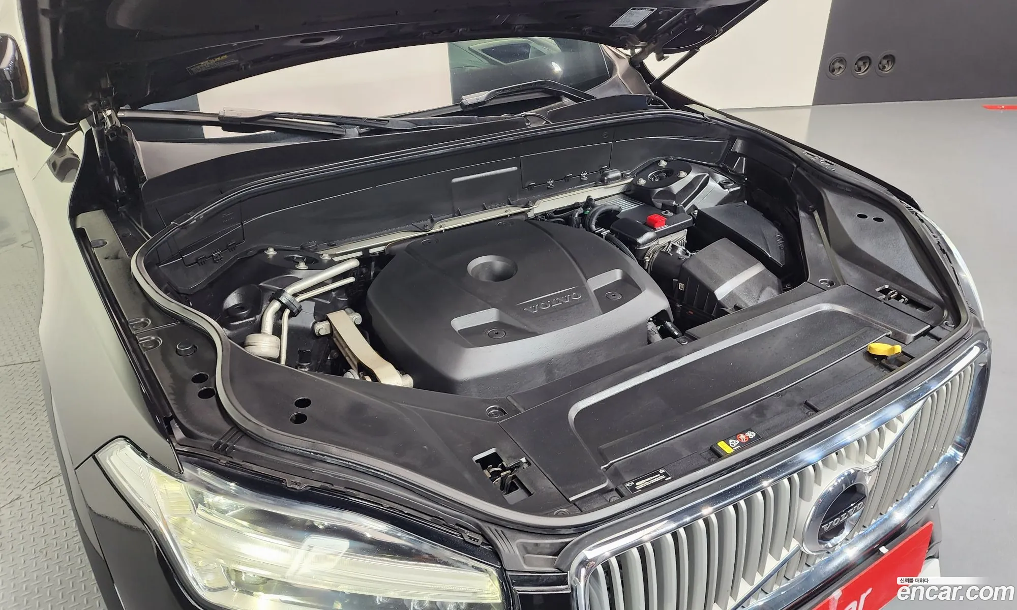 Volvo XC90 2017 YV1LFA22CH1147652 — 10