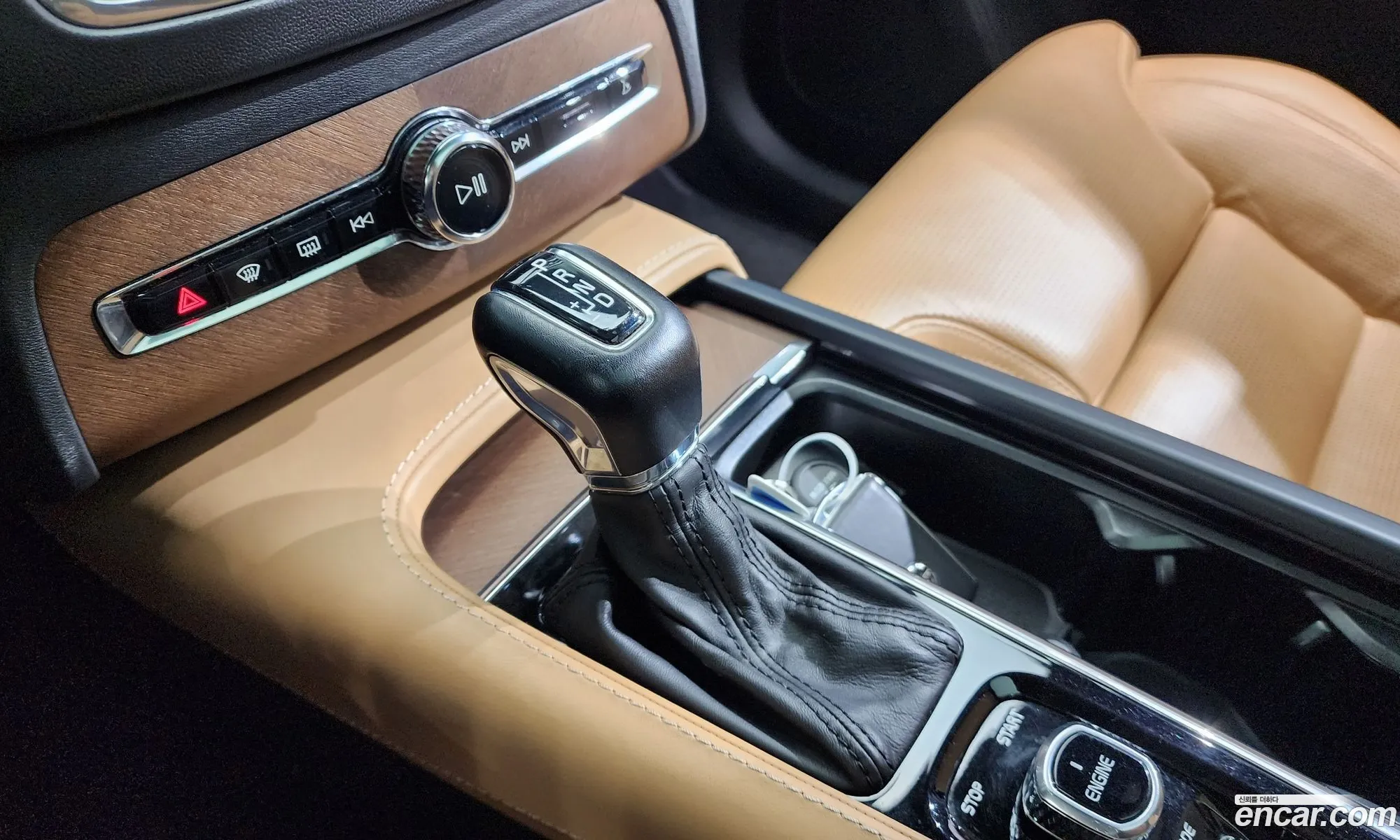 Volvo XC90 2017 YV1LFA22CH1147652 — 9