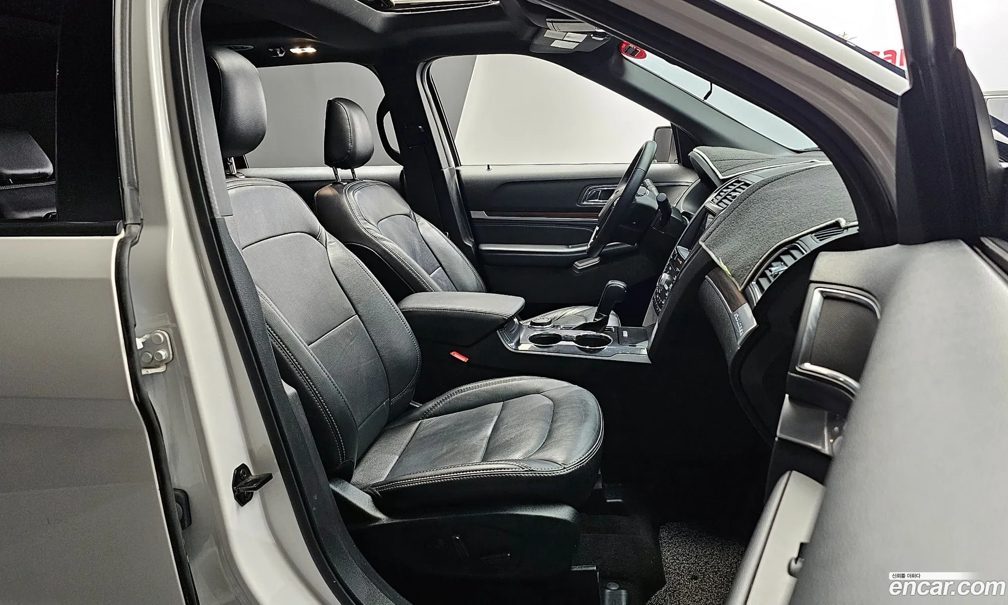 Ford Explorer 2019 1FM5K8FH3KGA80833 — 17