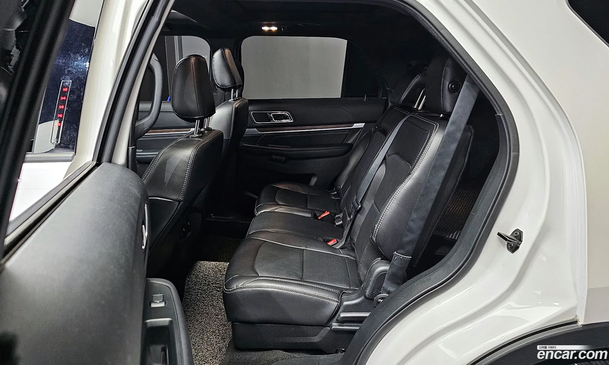 Ford Explorer 2019 1FM5K8FH3KGA80833 — 18