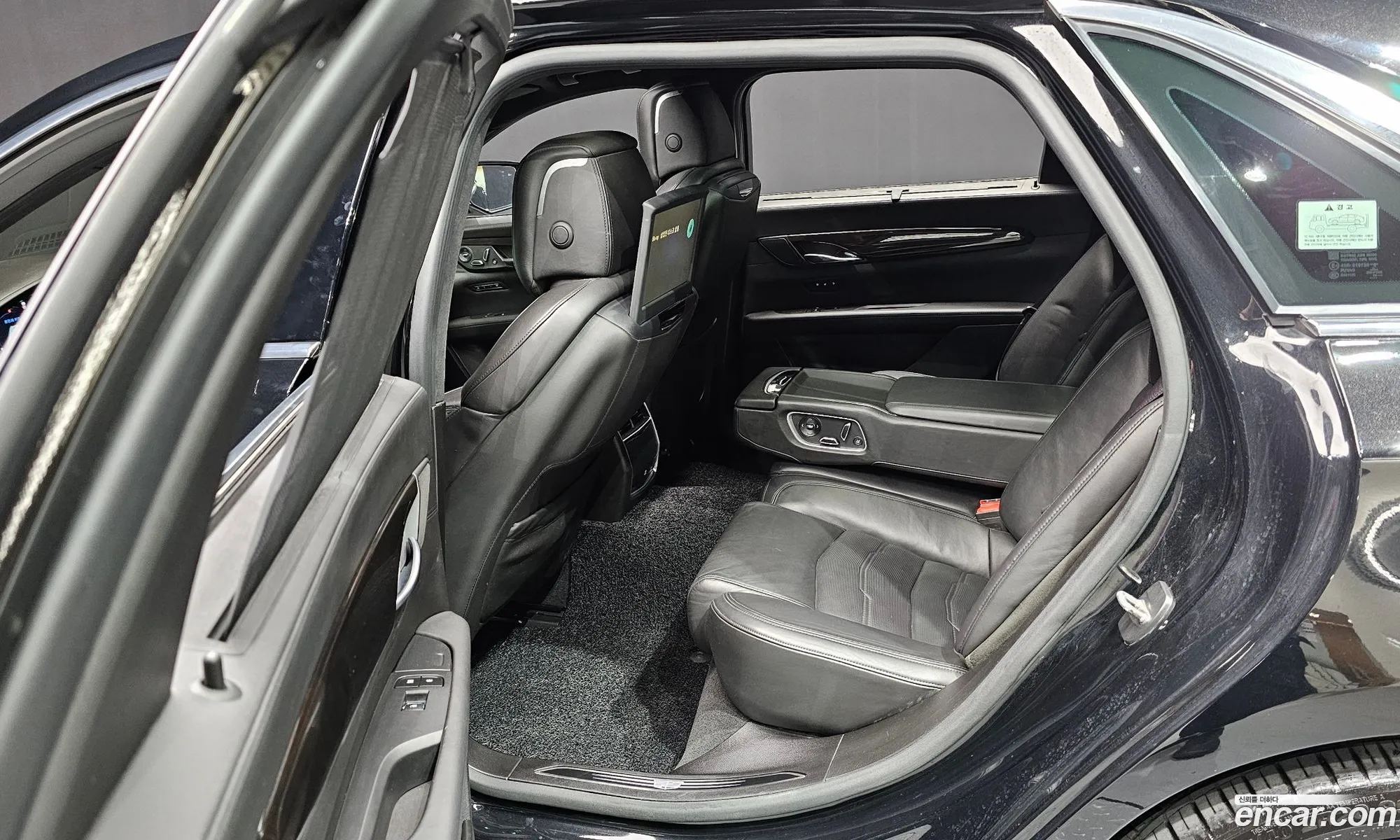 Cadillac CT6 2017 1G6K95RS3HU176063 — 9