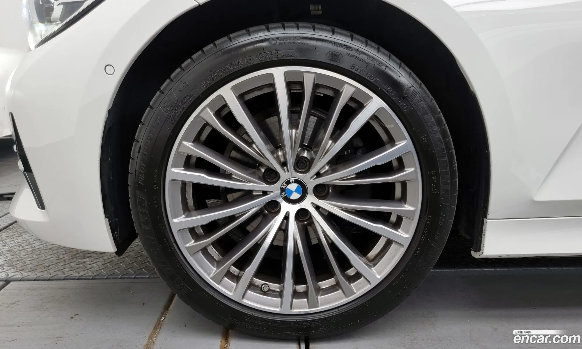 BMW 3 Series 2021 WBA5X5102MFK61711 — 5