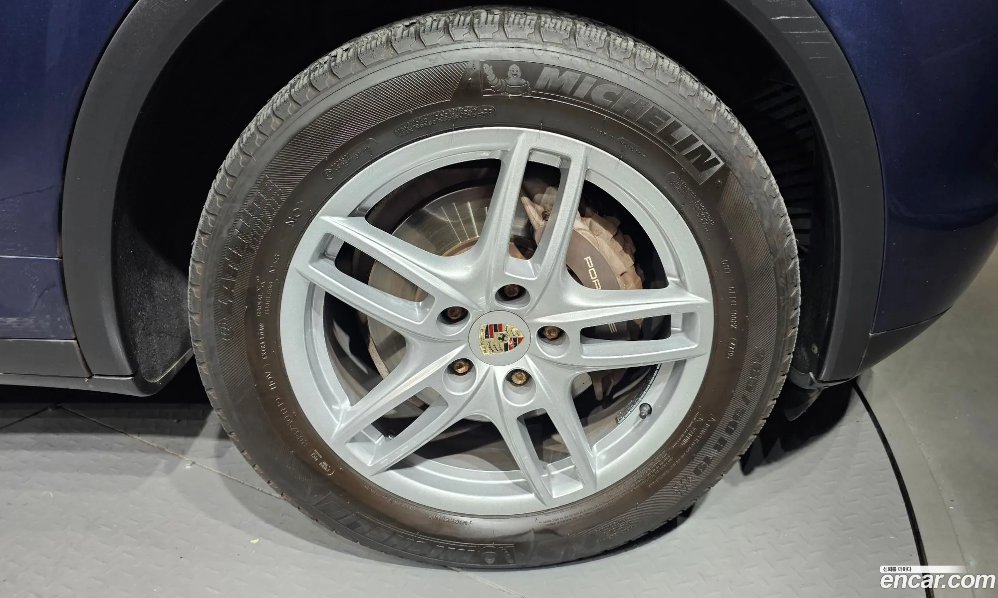 Porsche Cayenne 2011 — 12