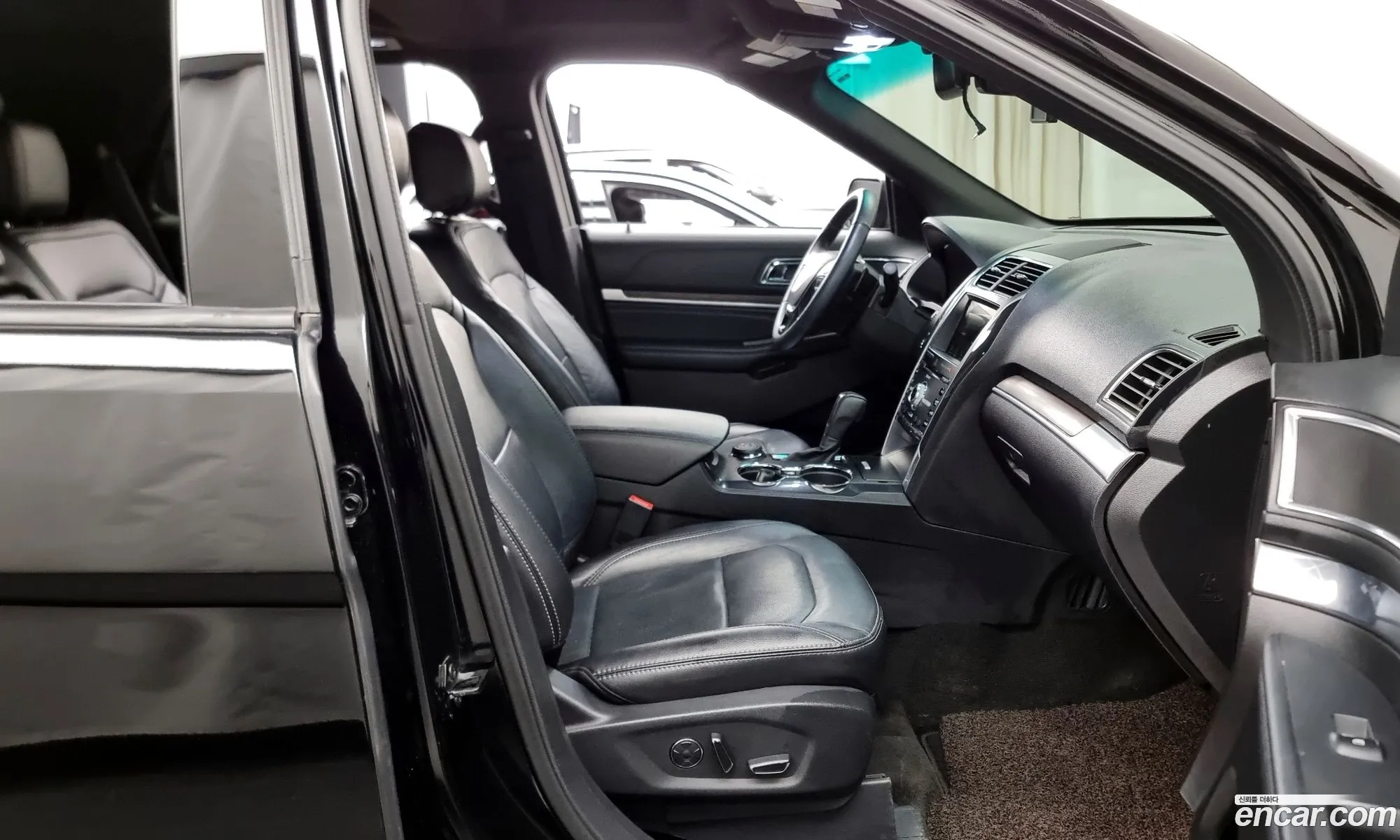 Ford Explorer 2017 1FM5K8FHXHGB74779 — 9