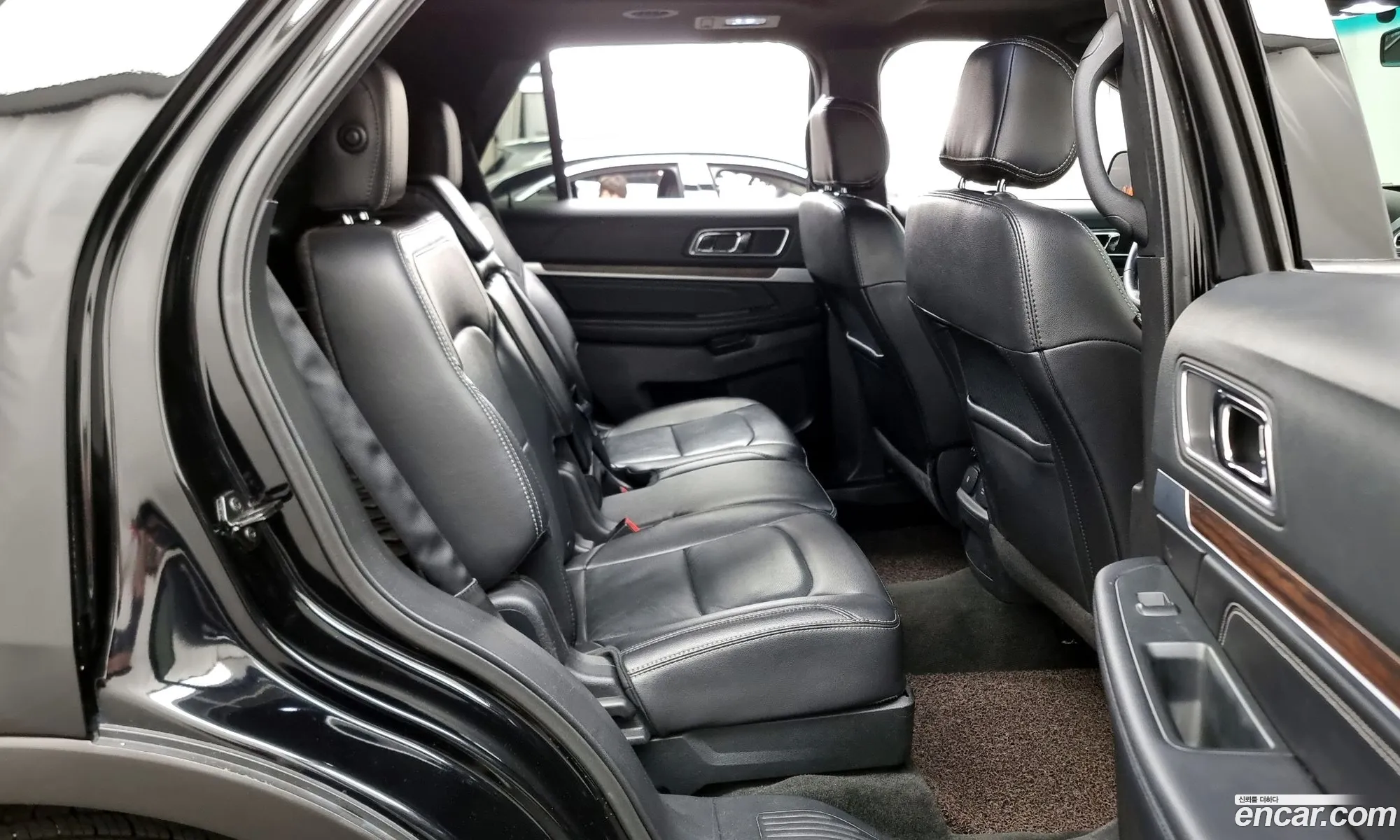 Ford Explorer 2017 1FM5K8FHXHGB74779 — 4