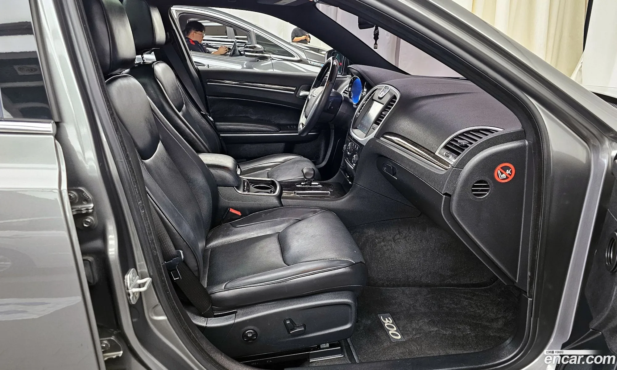 Chrysler 300C 2012 2C3CCACG8CH236158 — 9