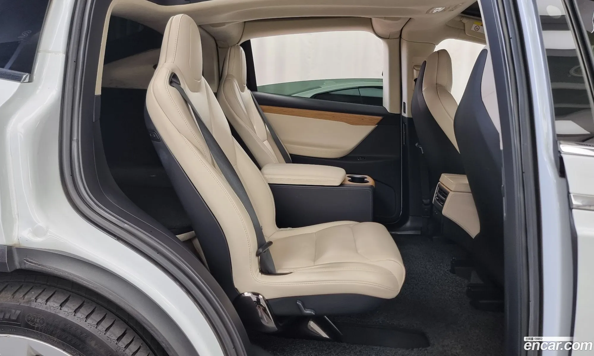Tesla Model X 2018 5YJXCBE21JF129718 — 2