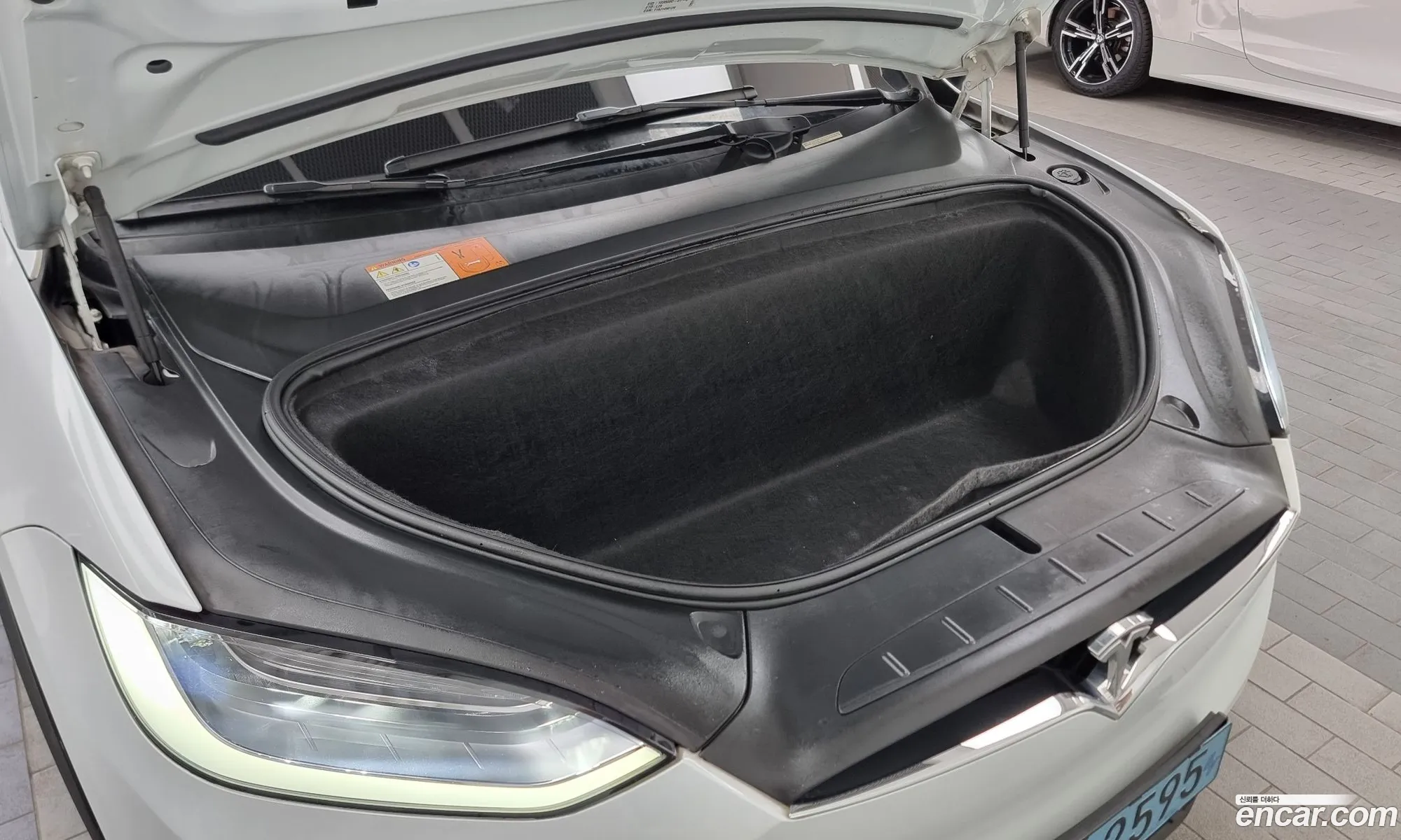 Tesla Model X 2018 5YJXCBE21JF129718 — 9