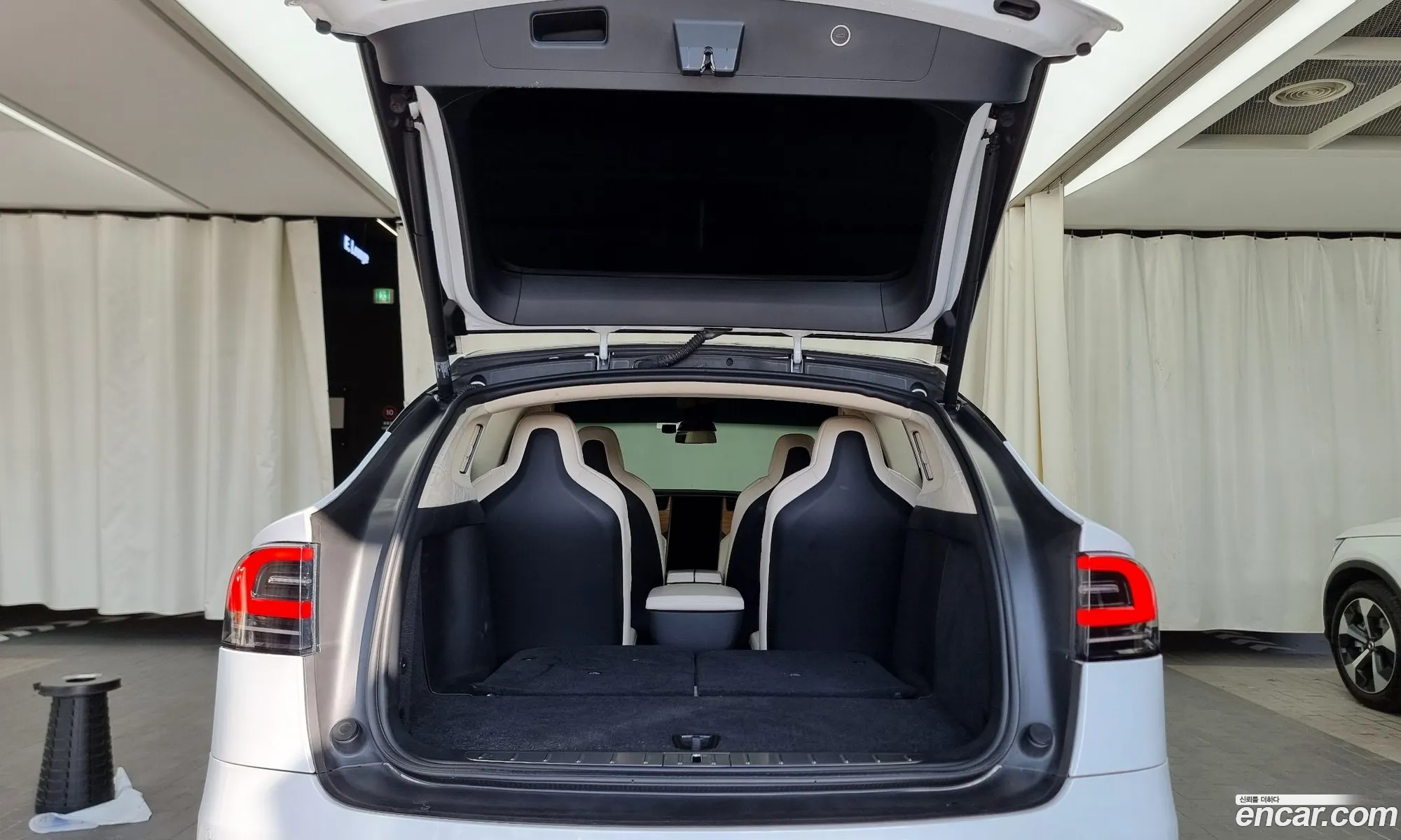 Tesla Model X 2018 5YJXCBE21JF129718 — 12