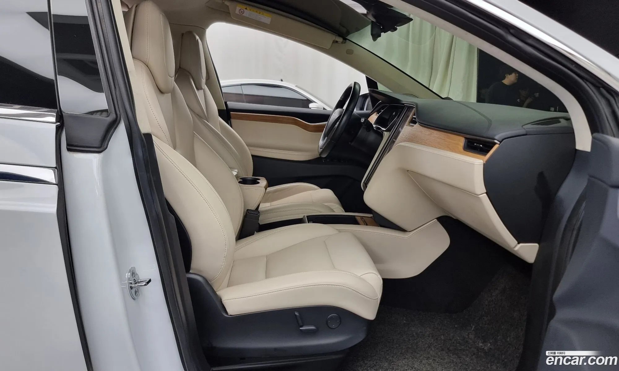 Tesla Model X 2018 5YJXCBE21JF129718 — 14