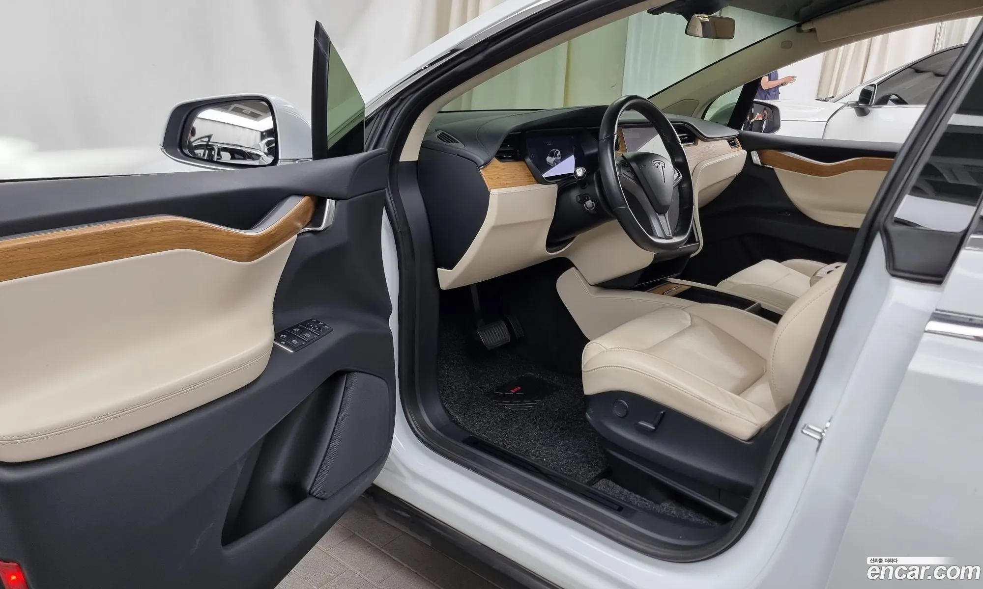 Tesla Model X 2018 5YJXCBE21JF129718 — 5