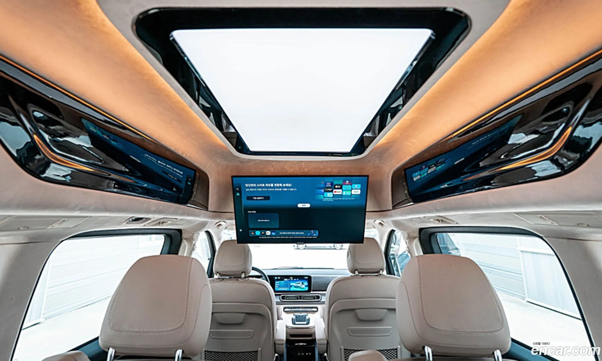 Mercedes-Benz V-Class 2025 — 13