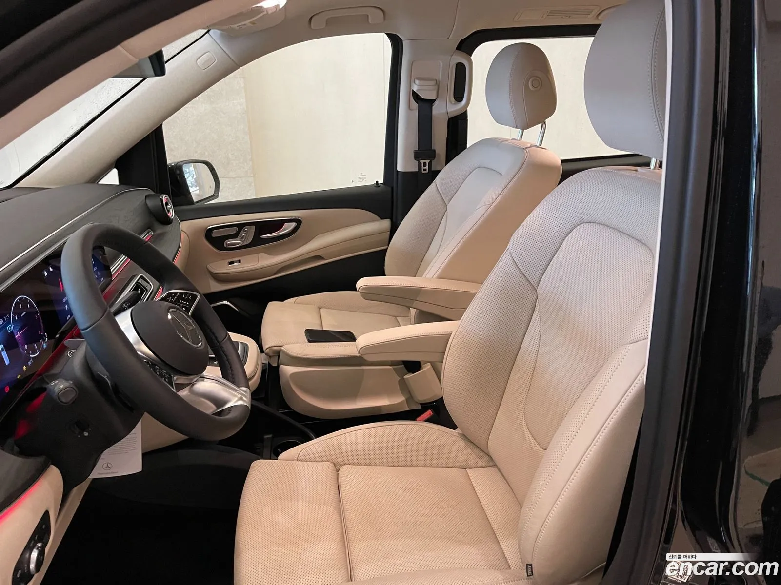 Mercedes-Benz V-Class 2025 — 18