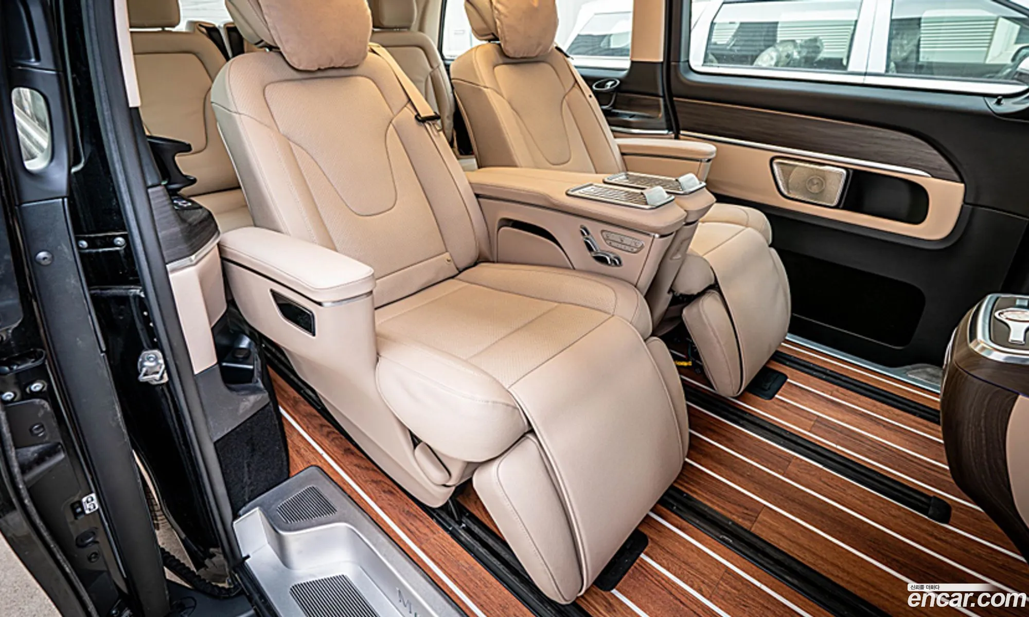 Mercedes-Benz V-Class 2025 — 7
