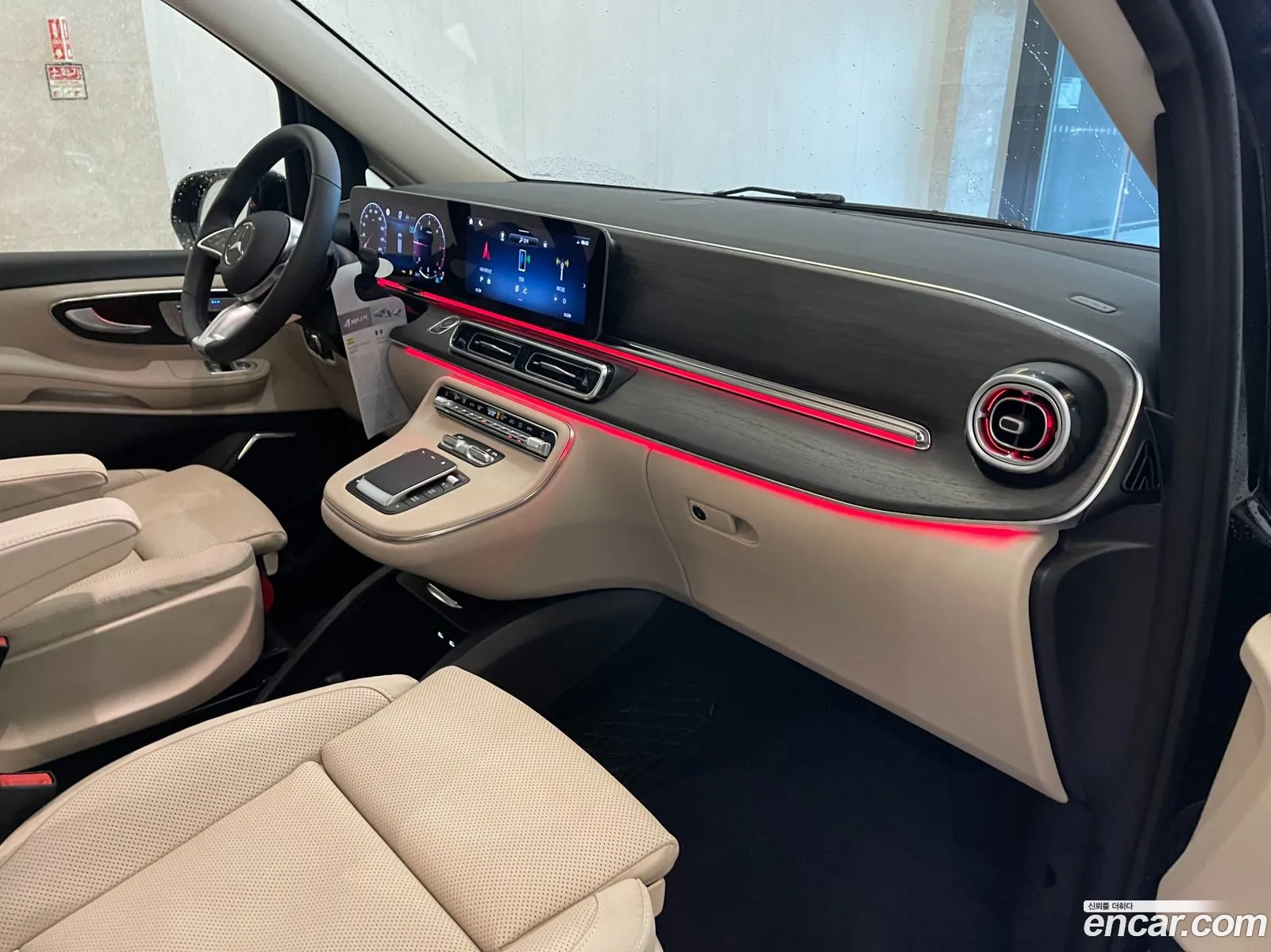 Mercedes-Benz V-Class 2025 — 16
