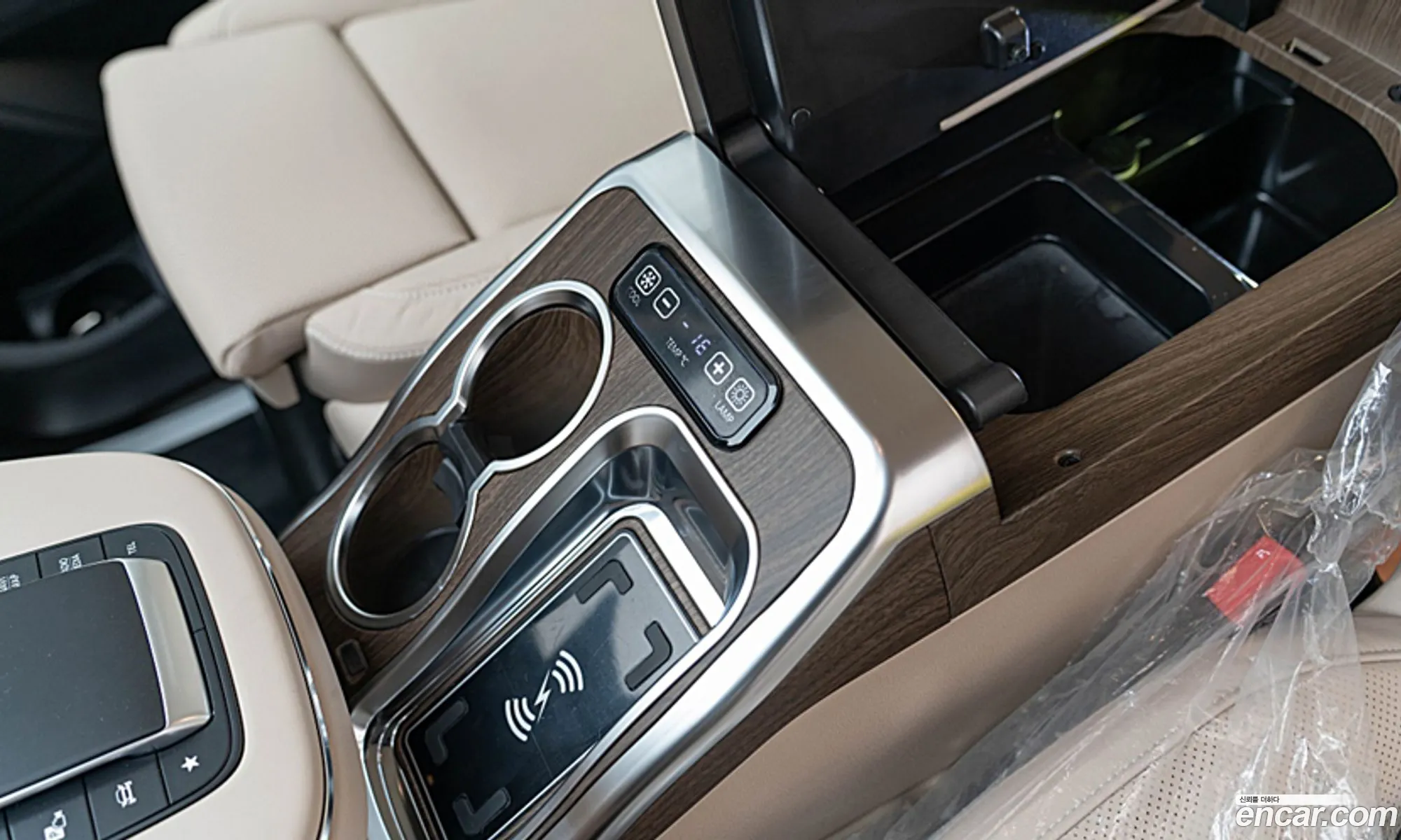 Mercedes-Benz V-Class 2025 — 20